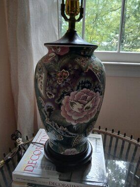 Chinoiserie / Vtg Oriental Style Hand Painted Ceramic Table Lamp